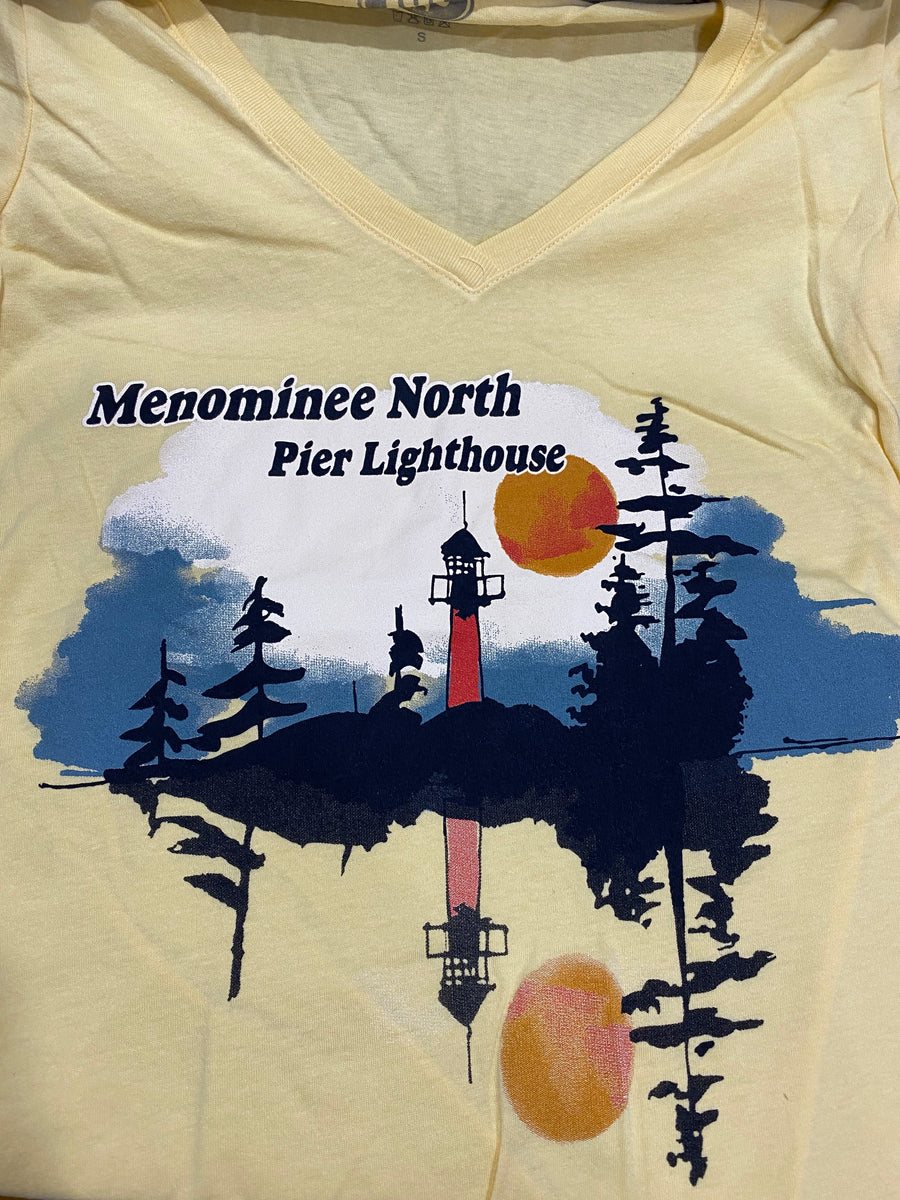 Menominee North pier lighthouse T-shirt